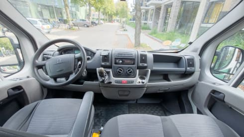 🚐 Discover our Off-Grid Peugeot Boxer Camper - Your Ticket to Freedom!