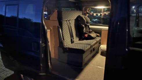 Ford-Campingbus für 4 Personen, Baujahr 2010