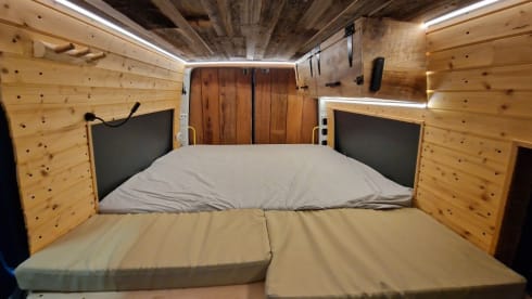Tough 2 person bus camper - Off-grid