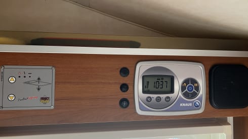 4p Knaus semi-integrated with 2x air conditioning / length beds / lifting bed (electric)