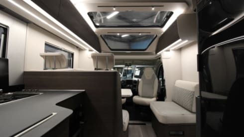Compleet en zeer luxe uitgeruste 2 persoons (max 3) Adria Matrix Suprème 