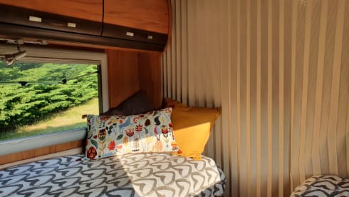 Bernie G – Luxurious and spacious high quality German built integrated motorhome