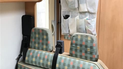 5-6 p cozy, compact family camper Fiat Alcove.
