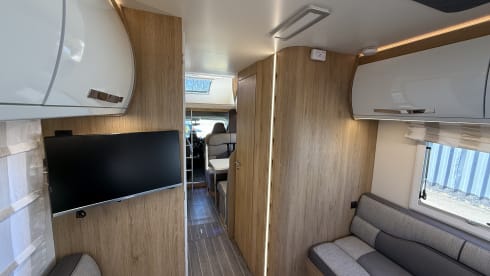 Davina – Luxury 2021 Roller Team 746 - 6 Berth 5 Seatbelts - Adventure Awaits!