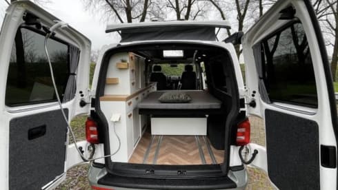 Woodpecker Groen – 4p Volkswagen campervan from 2019