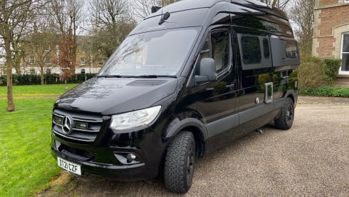 Batvan – Grote luxe Hymer-camper met 5 slaapplaatsen uit 2021