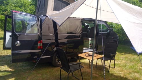 VW Bussy – Volkwagen T5 with outdoor kitchen