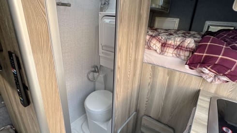 Ronnie – Fully Off-Grid Mercedes Heating & shower/Toilet (Insurance Included)
