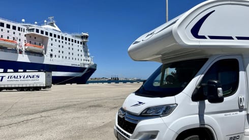 Moby – Adventurous new mobile home + sun canopy + air conditioning