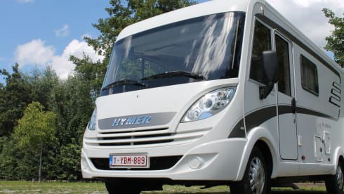 Experience our fully equipped Hymer Integrated. (Extra discount, see below)