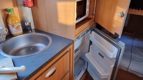 Caroline – Ready to Adventure - 6 Berth Motorhome Hire