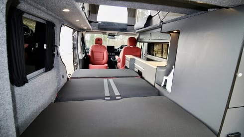 Floyd – 2025 Renault Crusader Off-Grid 4-berth Campervan