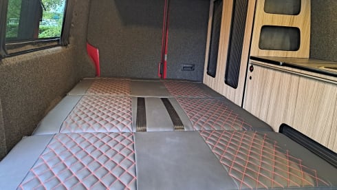 Mambo No.1 – Volkswagen Campervan 'Extra long' 