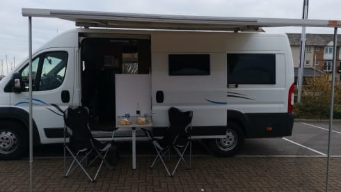 Lorna Marie – Luxury 3 Birth Camper 