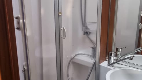Hymer semi-integrated max 3 persons built in 2009 