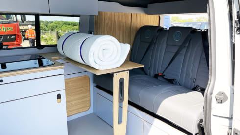 The Lillie camper – 4 berth VW T6.1 camper with awning