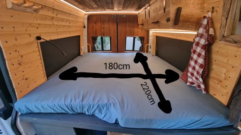 Tough 2 person bus camper - Off-grid