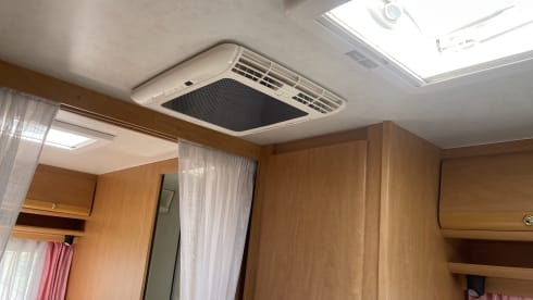Corné & Joy – Complete with Airco - UNIQUE!! 4 person camper BOOK NOW! 