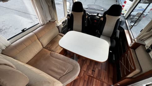 Liedje – Hymer Exsis-i with 2x AIRCO