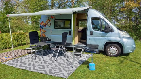 Cozy and compact Peugeot Boxer.