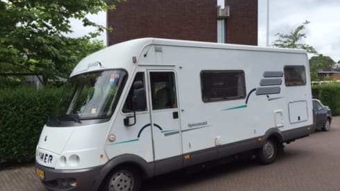 Hymer B644G – Newly furnished in 2017 hymer 644