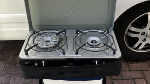 4p Knaus semi-integrated with 2x air conditioning / length beds / lifting bed (electric)