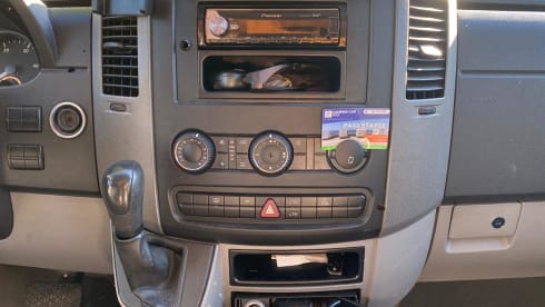 Meddy – 2 persoons ruime Mercedes bus 2009