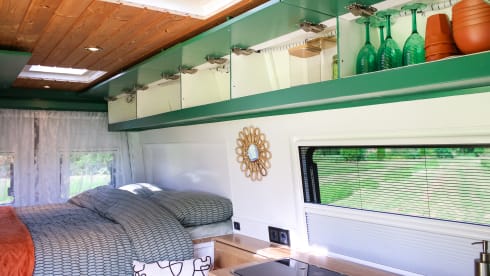 Atmospheric off-grid 2p camper bus *new*