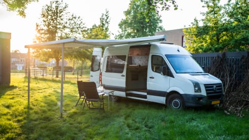 Horizon – Adventurous off-grid bus camper, fully equipped (length bed)