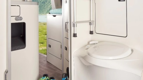 Compact Camper Westfalia Ford Nugget PLUS Automatic WITH WC