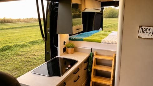 Houseonwheels Black edition – Renault Master campervan 25 novembre 4000 km bagno con doccia/WC riscaldatore ausiliario.