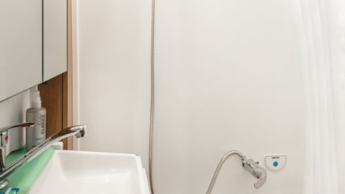 Acer – Delux Campervan with toilet/shower. Sleeps 4 travels 4