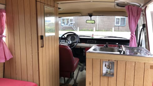 Tijdelijk onbruikbaar: Lady in Red – Nostalgic on the road