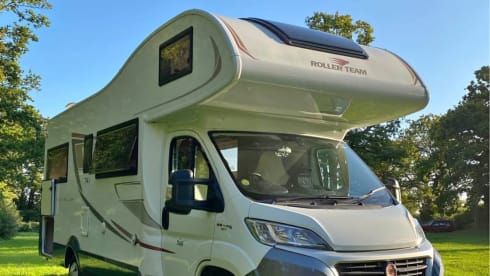 Maddie – Luxurious 6 berth Roller Team 746 from 2018