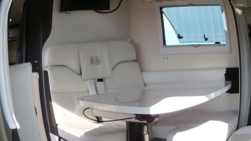 Luxe camper – Luxury automatic Ford 170 HP - With complete equipment for 4 people!