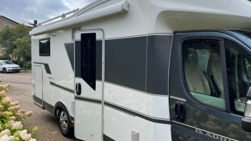 Luxury 4-person Adria Automatic