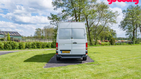 Fluistercamper – 100% electric VW Crafter, 2 persons, interior 2023