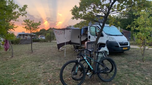 Levie – 2p Unique camper bus from 2013