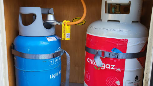 Very neat, luxurious and complete Chausson Allegro 68 with 4 sleeping places.