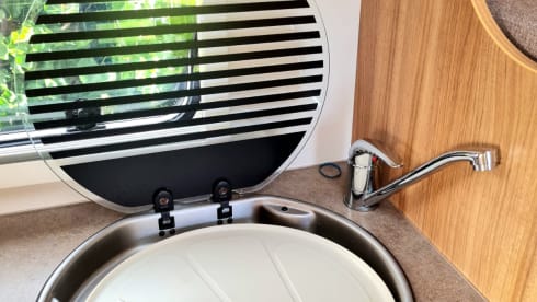 Flash – Chausson Flash 10 with electronic drop down bed