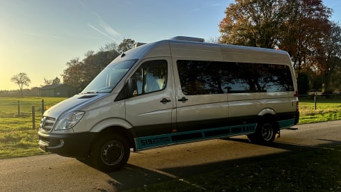 Bertus – Mercedes Sprinter 519CDI 3.0 V6 (191 hp) Automatic Bus Camper – B driving license –