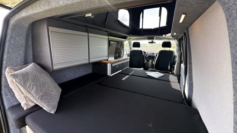 Luxury 5 person Volkswagen Camper