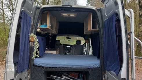 Compact but very complete camper bus 2 persons