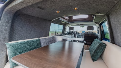 2p Volkswagen campervan uit 2003