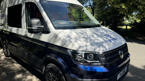 Lottie – Volkswagen Off-Grid Camper Sleeps 4 - Carries 5