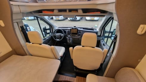 C40 – 4p Ford semi-integrated from 2023