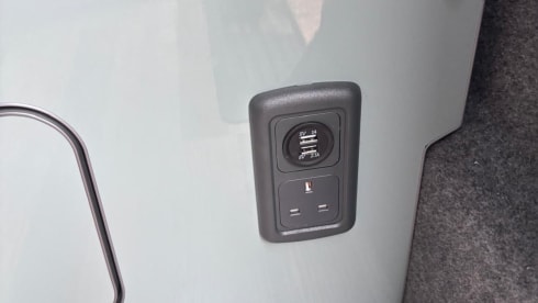 Dame Judy – 4 berth Volkswagen campervan from 2024