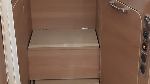 Top class, fresh, luxuriously equipped 4 pers. Burstner Iyseo.