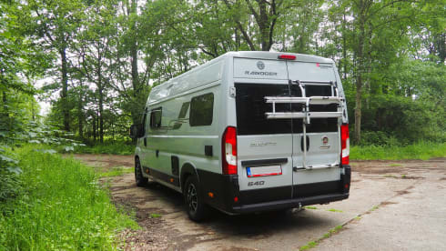 Yvonneke – Fiat: Off Grid-Nespresso-BIP&GO-Bicycle rack-Large refrigerator-LPG tank