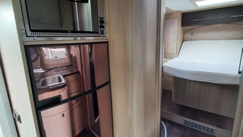 CI X-TIL – Very luxurious 4 person camper with queen bed and pull-down bed, lots of storage space